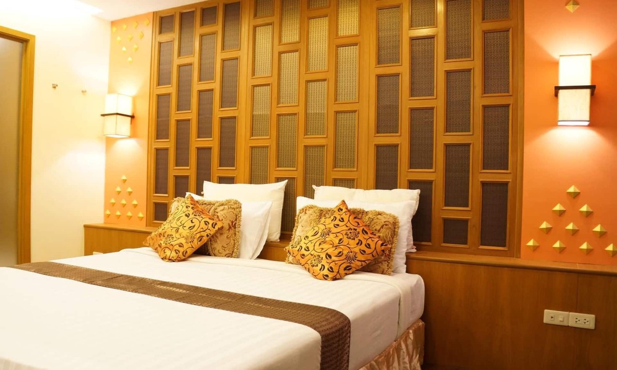 Ratchaprasong Hotel | Golden House BTS Chidlom Bangkok