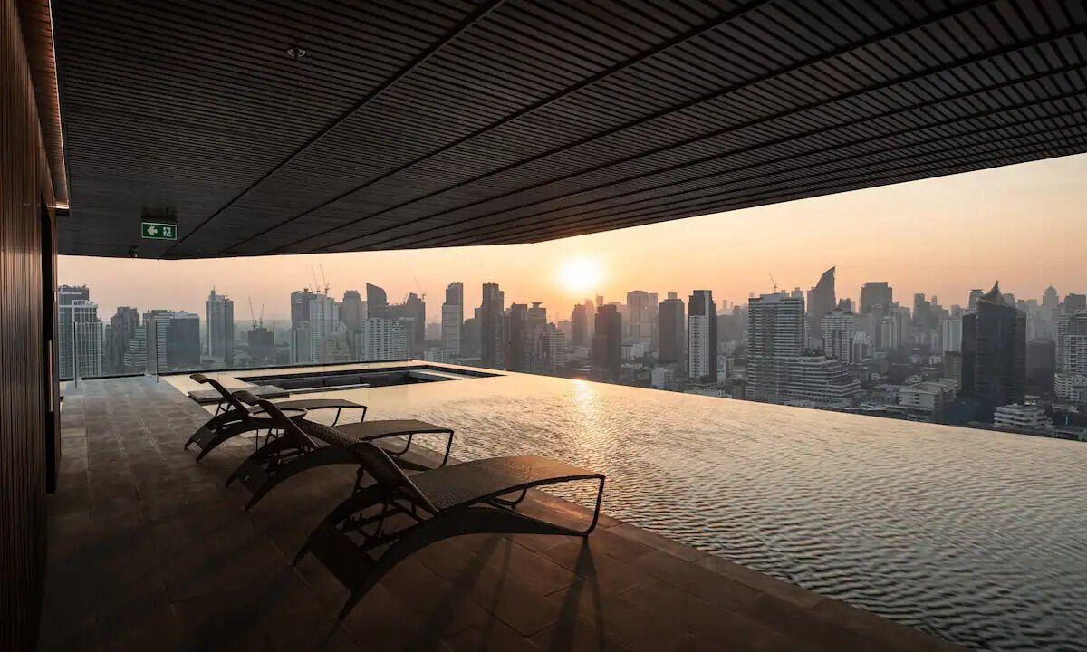 Ekkamai Apartment | Golden 5-star condo