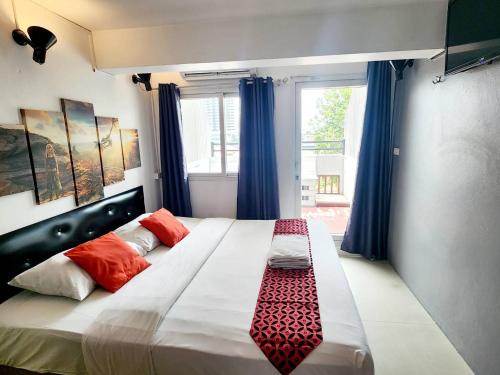 Phra Athit House | Happio
