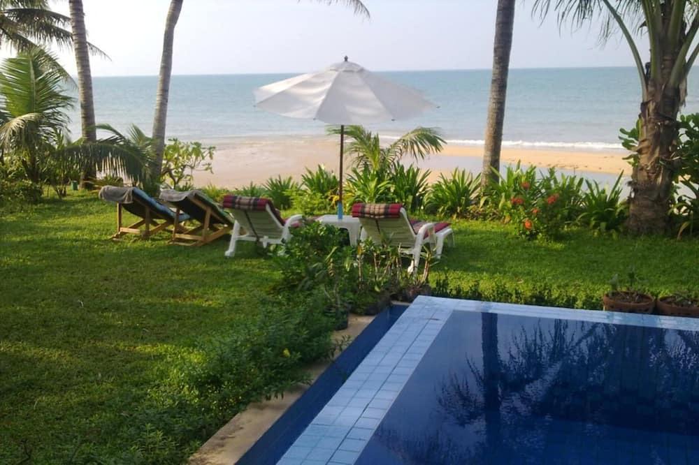 Bang Po Villa | Homerez - 30 m away from the beach! Amazing villa for 6 ppl. with swimming-pool