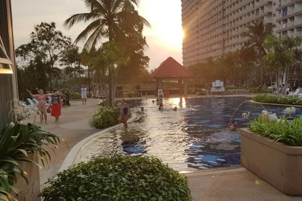 Pattaya Condo | Jomtien Beach Condominium Jbc S2 F4 R1