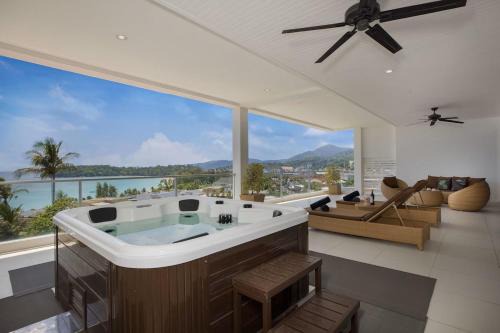 Kata Villa | Kata Seaview Jacuzzi Suite - Pasifora