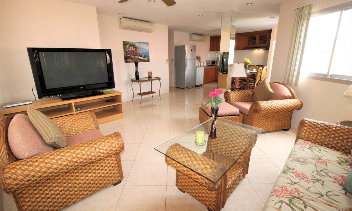 Jomtien Apartment | LARGE APT. 2 BED POOL VIEW WALK TO BEACH