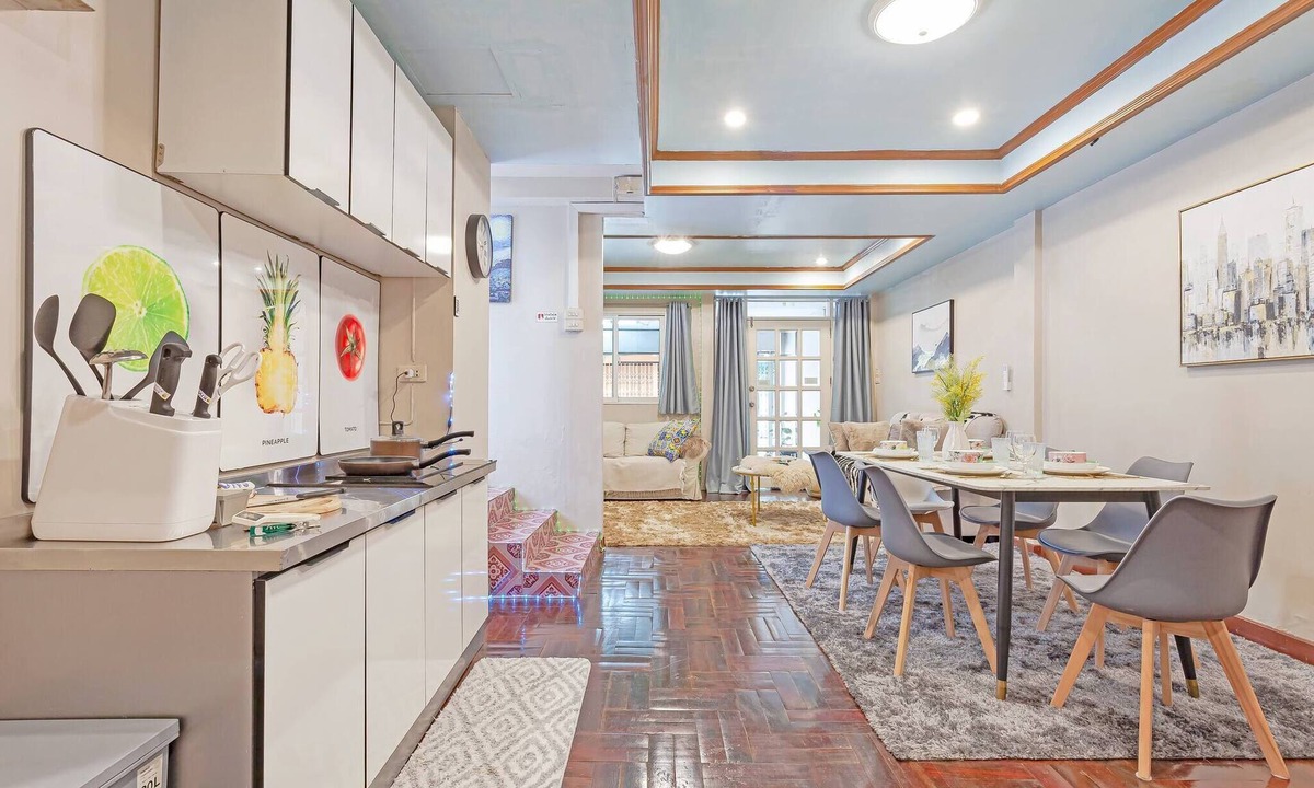 Khlong Tan House | Large House in the middle of Sukhumvit 22 for family