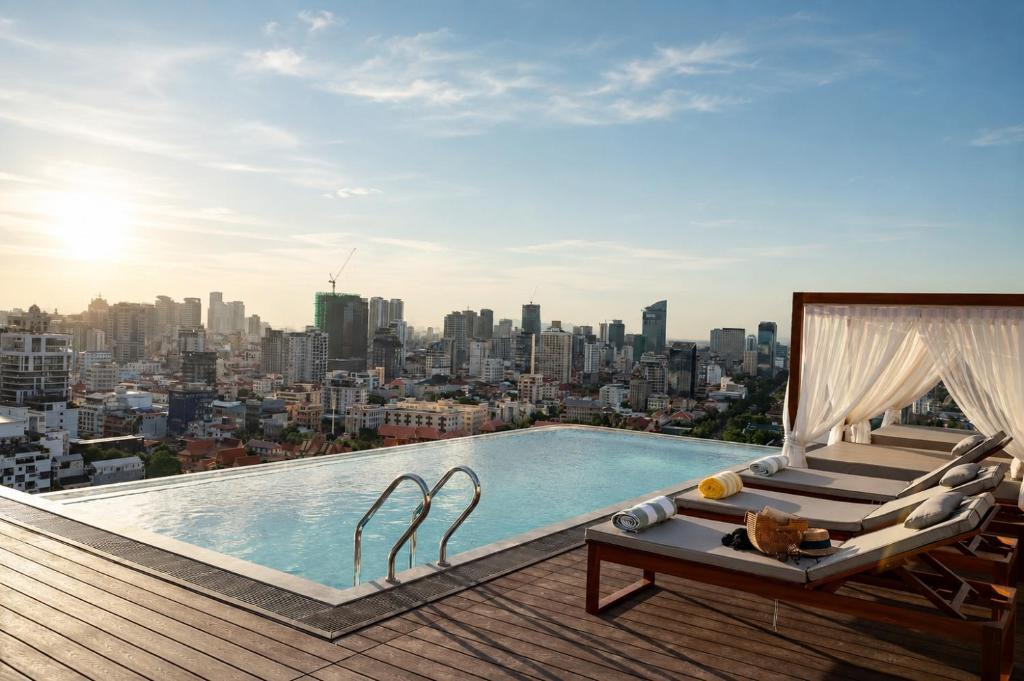Chamkar Mon Hotel | Living and Dining Above the City at Bassac Signature