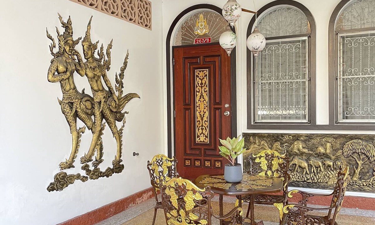 Talat Nuea Hostel | Lotus House Phuket