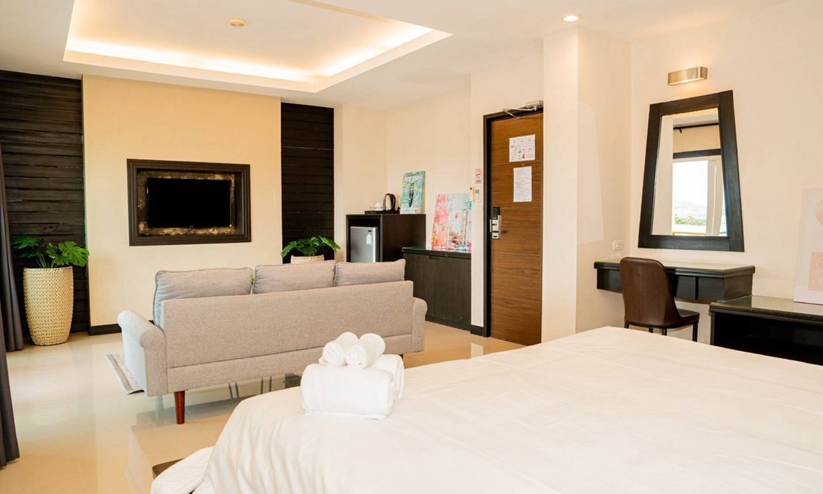 Ratsada Hotel | Lulu Hotel at The Glasshouse Lion Café