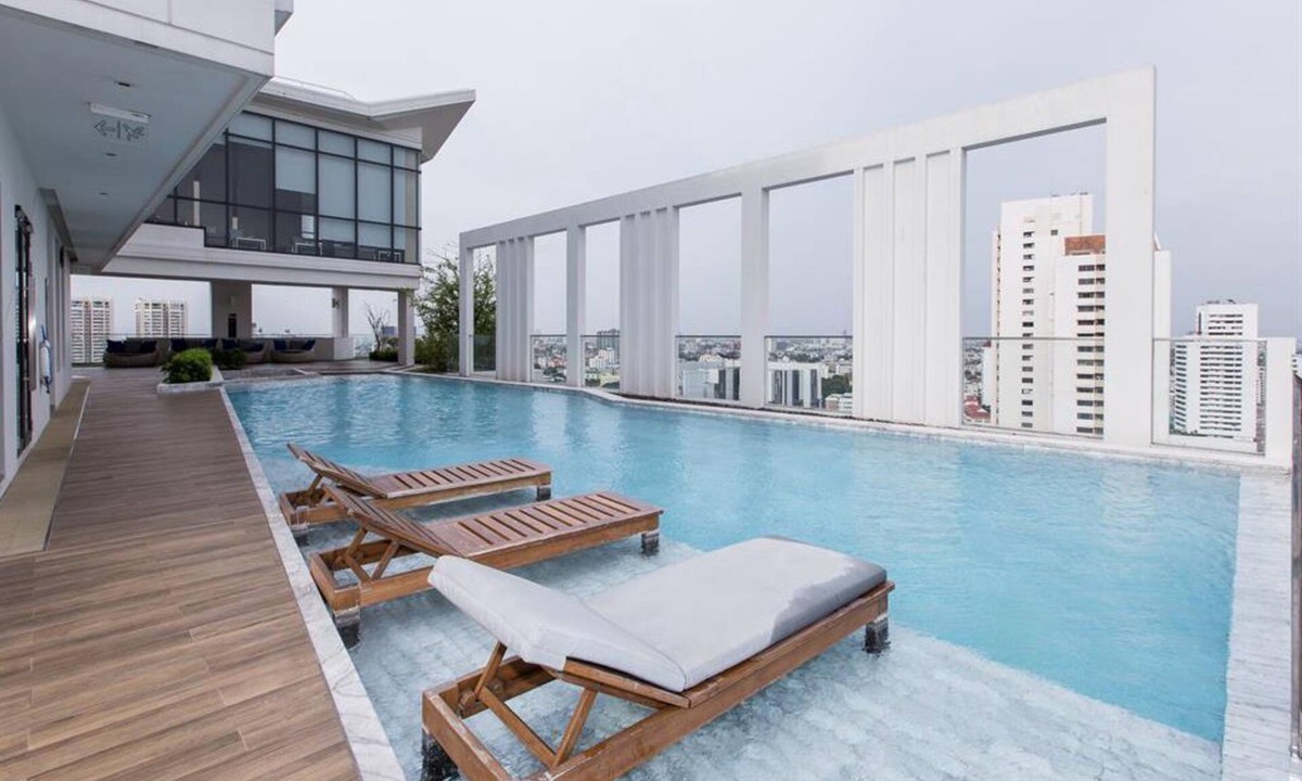Ekkamai Condo | Luxury 1 Bedroom Convenient in Ekkamai