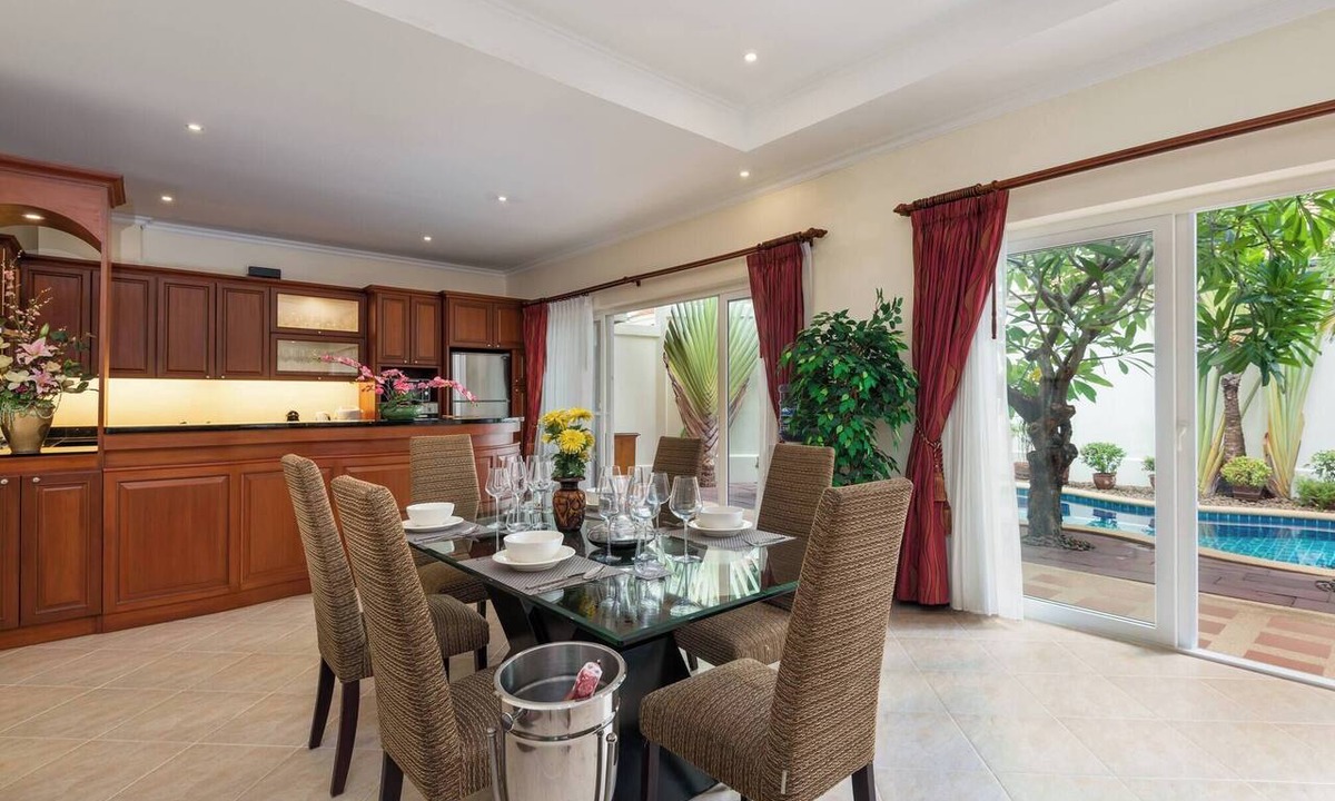 Jomtien Villa | Luxury 2BR Pool Villa Pratamnak Soi5 - 50m to Beach