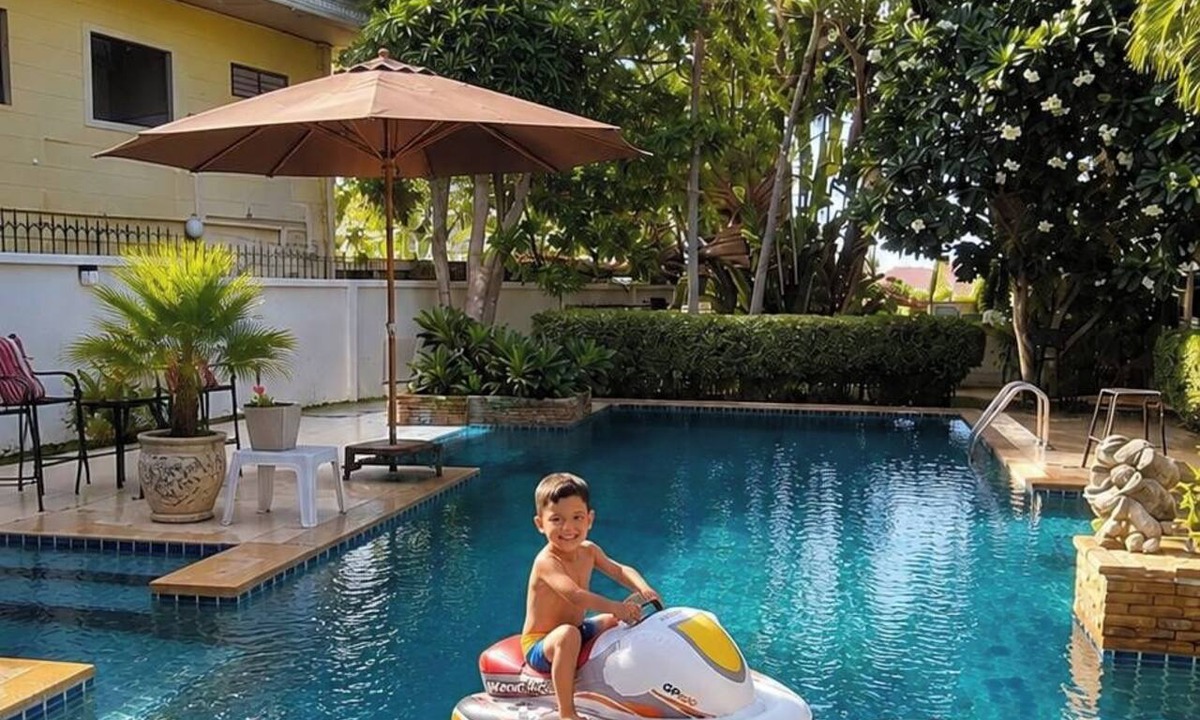 Nong Prue House | Luxury 3-bedroom villa with private pool in Pattaya