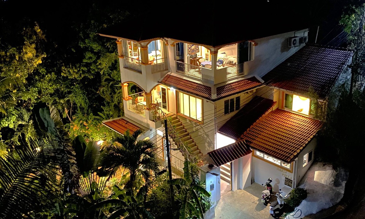 Karon Villa | Luxury 4-bedroom VILLA, 10 minutes foot walk from the fine sands of Karon Beach