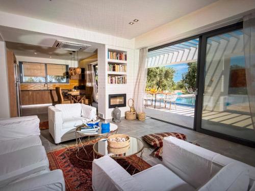 Na Thon Villa | Luxury Beachfront Private pool Villa