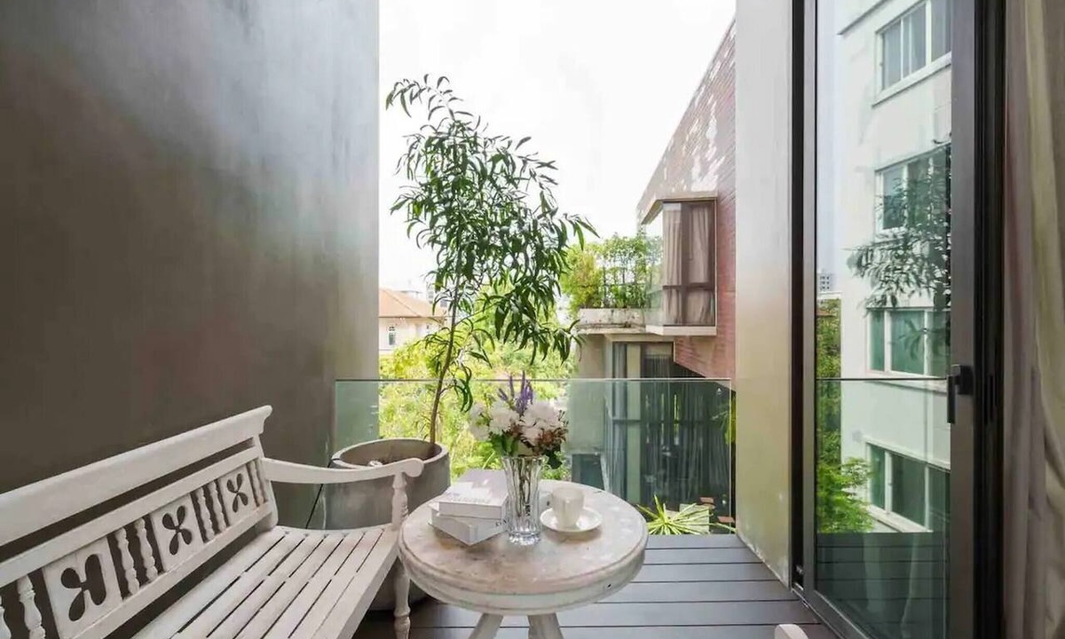 Ekkamai Villa | Luxury Modern Pool Jacuzzi Villa 5BR Thonglor