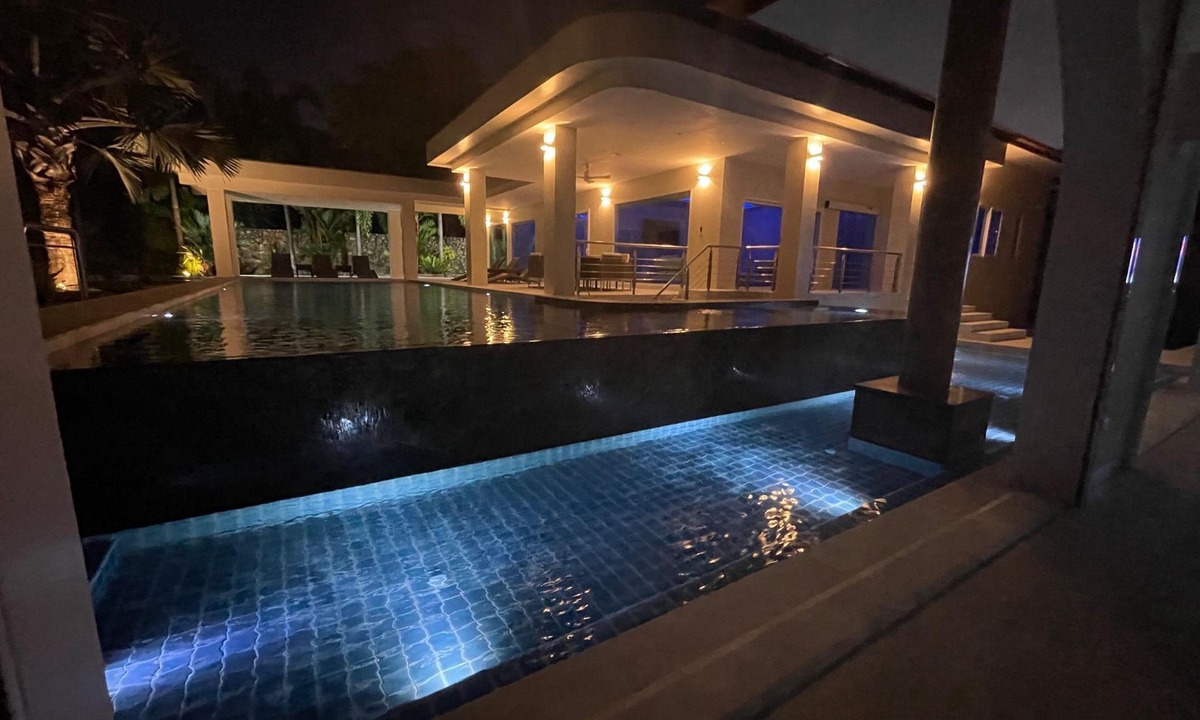 Nong Prue Villa | Luxury Tropical Pool Villa – 5 Bedrooms, Perfect for Families & Groups