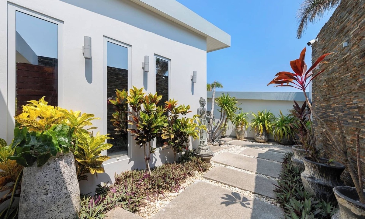 Bophut Villa | Luxury Villa with Private Beach Access
