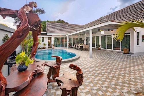 Bang Sare Villa | Madame pool villa