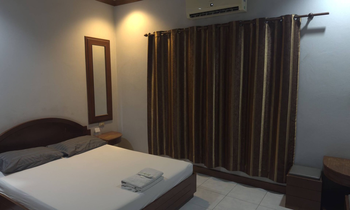 Si Prachan Hotel | Maingam Resort