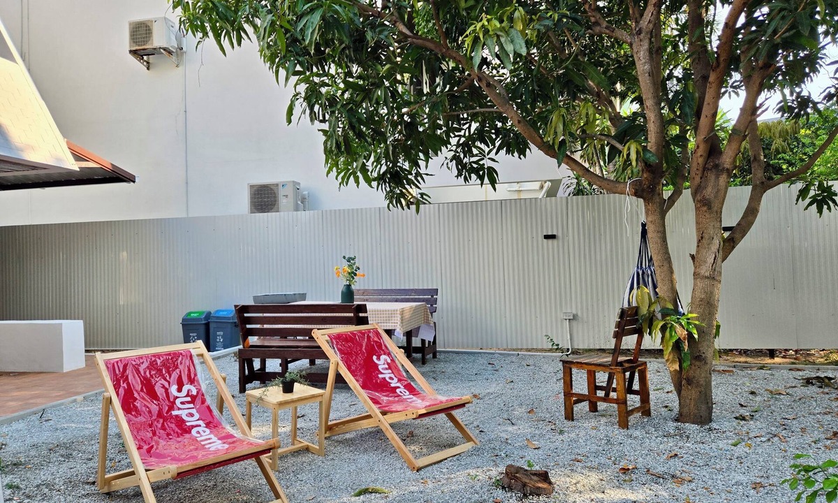 Na Kluea House | Mid Century villa close Jomtien 1 mins walk ,pattaya 3 Bed 4 Bath Pet welcome