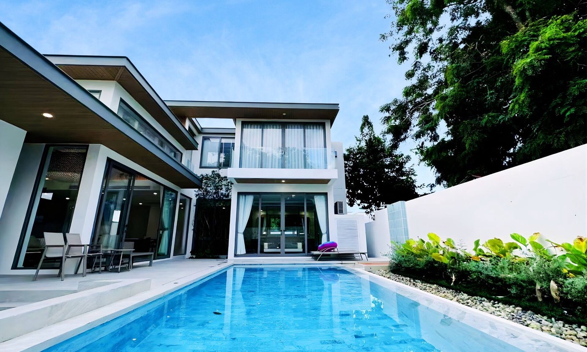 Ban Saiyuan Villa | Mila: Luxury 3BR Pool Villa in fabulous Rawai with AC