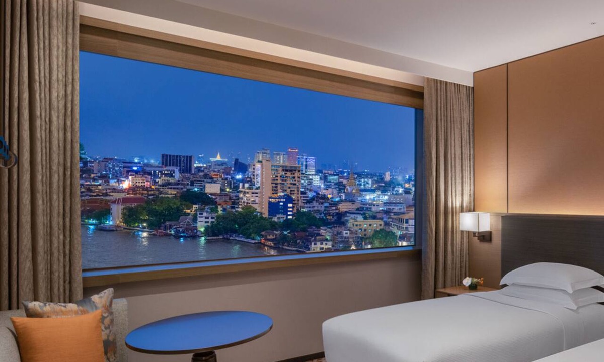 Khlong Ton Sai Hotel | Millennium Hilton Bangkok