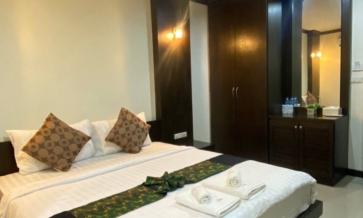 Pak Nakhon Hotel | Miracle Moon Resident