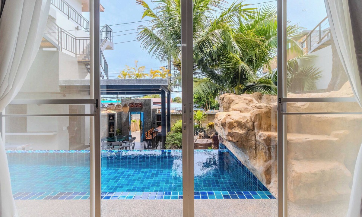 Ban Saiyuan Villa | Modern 10BR ZipLine 3 Pools V256