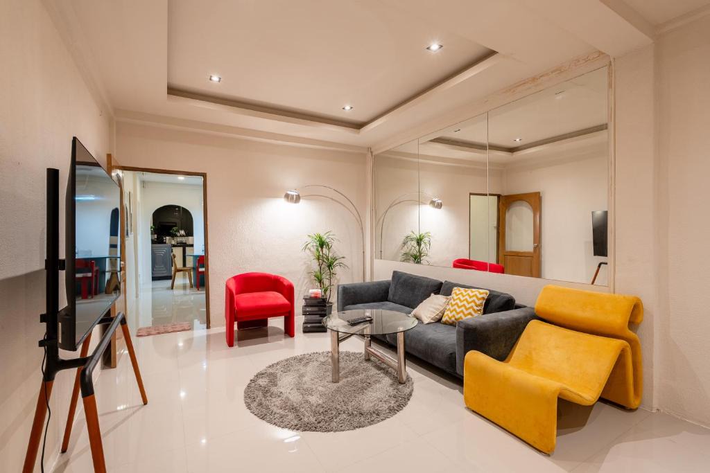 Sathorn House | Modern 4BR 2-Bath House Rooftop City View Sathorn 12-min walk to BTS