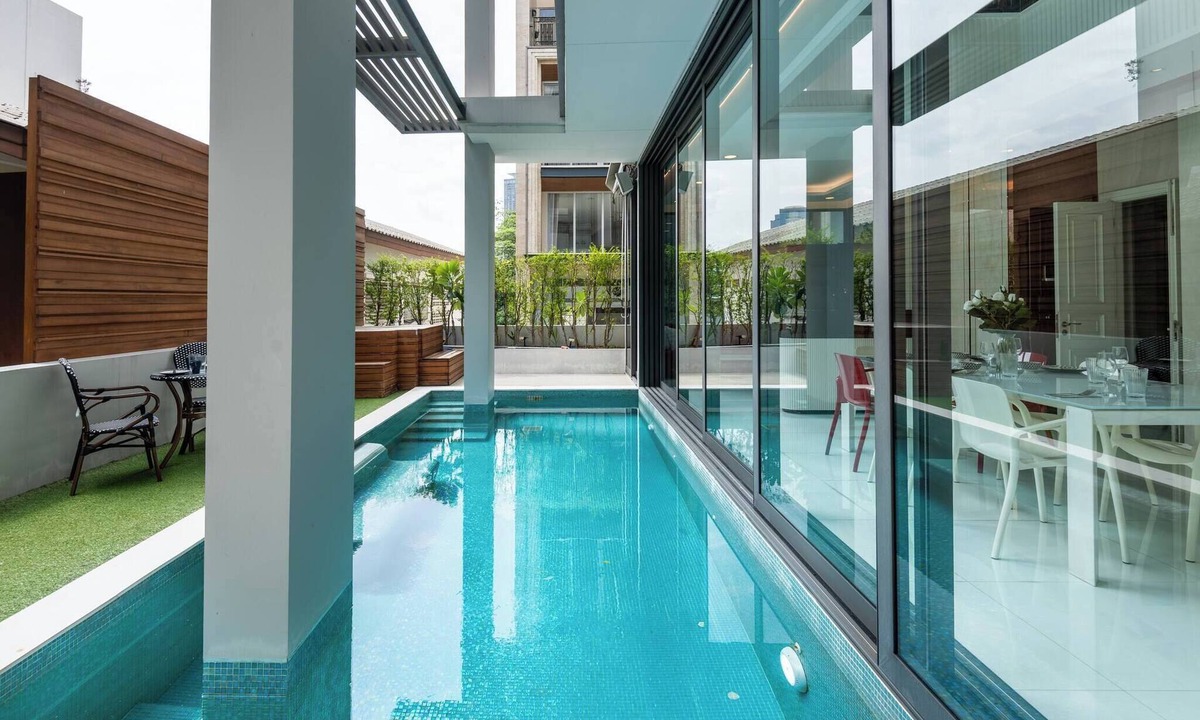 Thonglor Villa | Modern Luxury Poolhaus With Lift