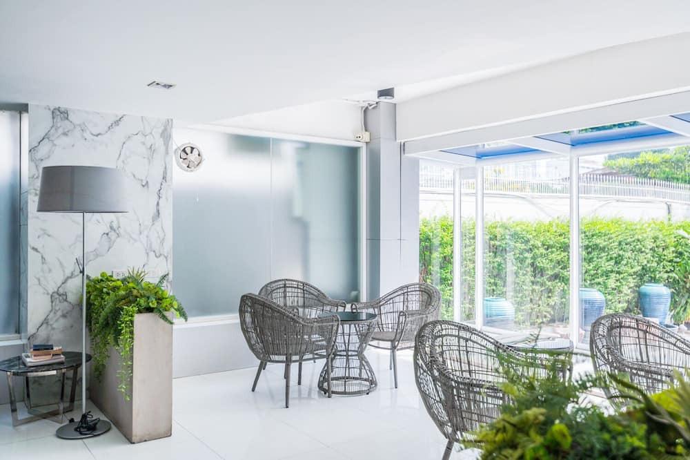 Thanon Phaya Thai Apartment | Modern Shape close to Pratunam Market & Siam Area