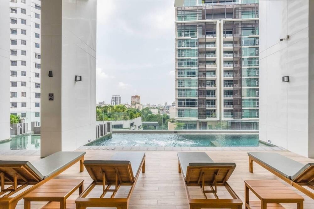 Sukhumvit Apartment | Modern Family Suite near BTS Thonglor 家庭现代风格房近通罗站 U10
