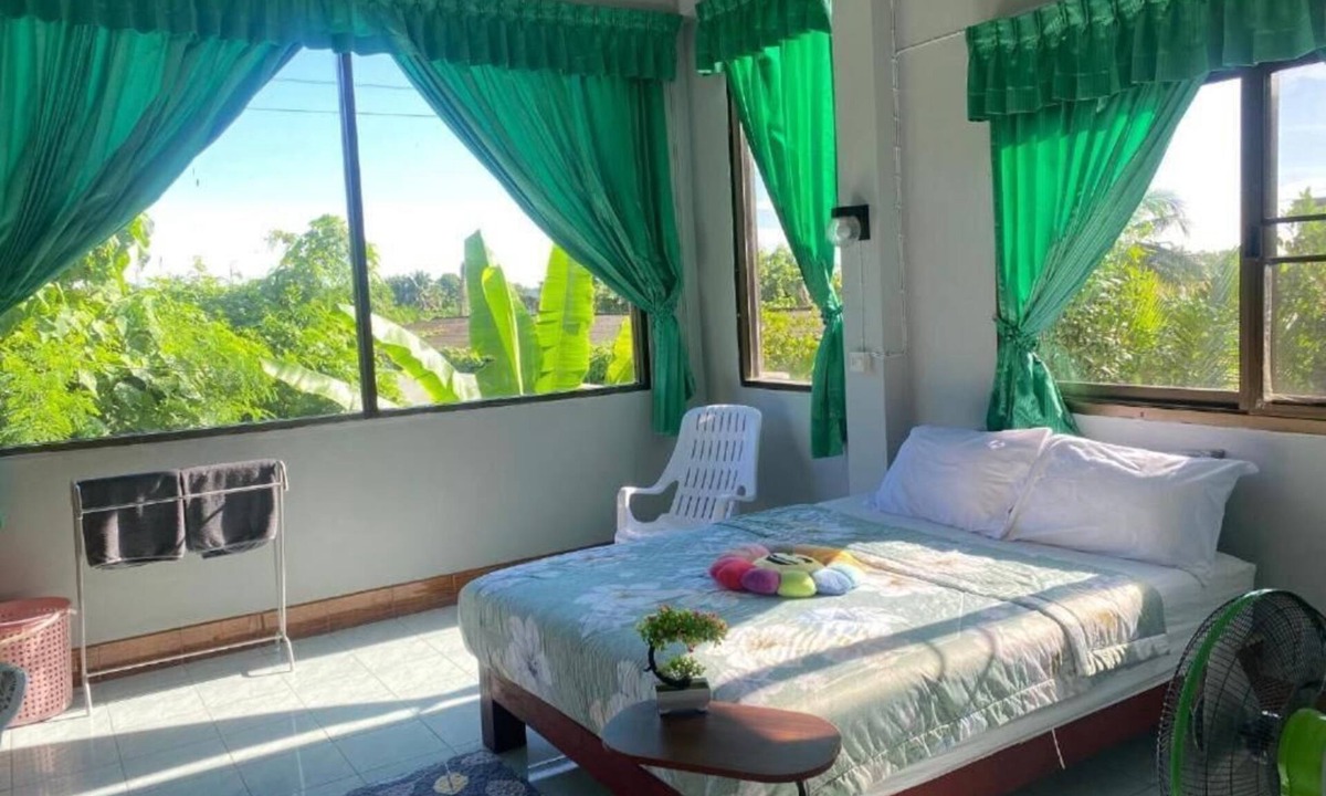 Pak Nam Hostel | Mountain View Hostel - Krabi Airport