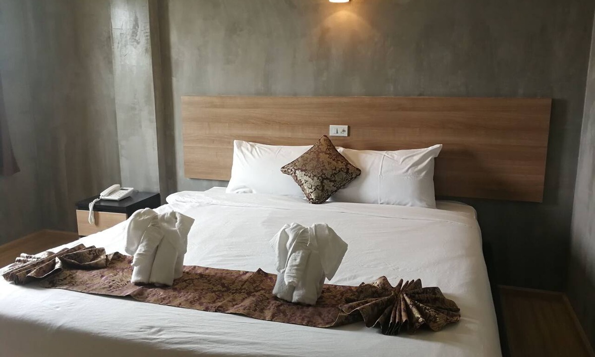 Khao Sam Yot Hotel | Narai Iyara Palace Lopburi