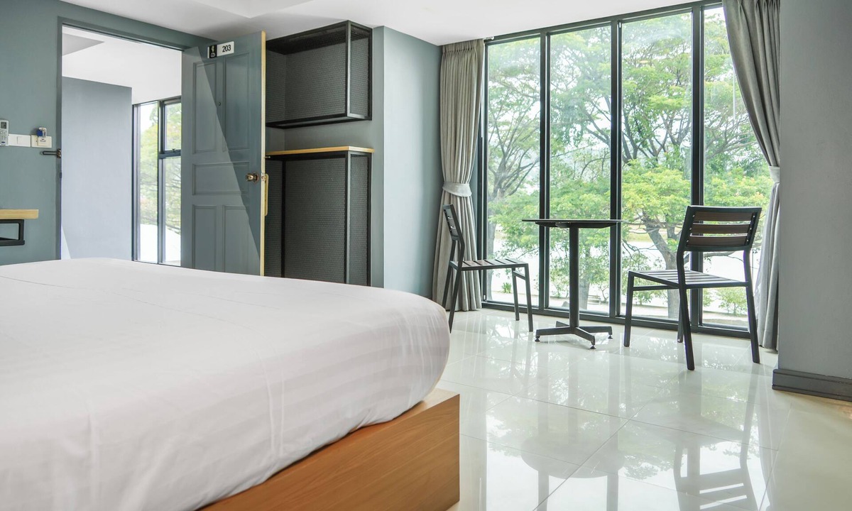 Chaweng City Center Hotel | Nora Lakeview Hotel