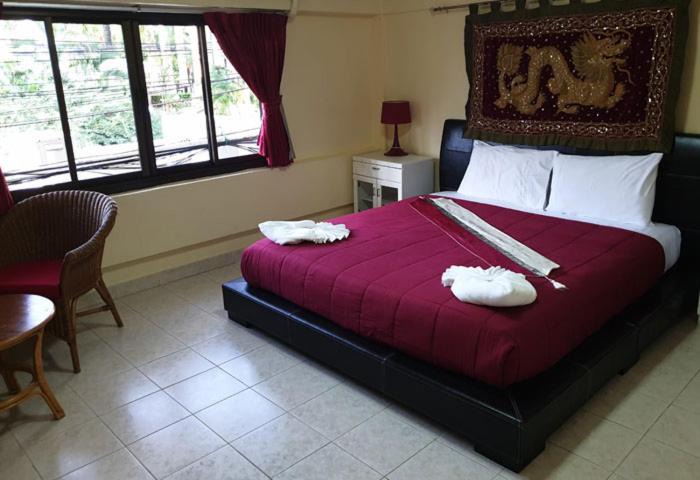 Karon House | Oasis Guesthouse & Bar