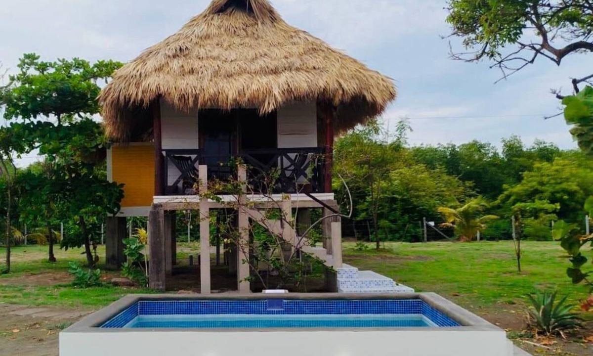 Leon Cottage | Oceanfront Studio Escape with Plunge Pool at Playa Tesoro