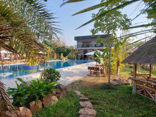 Kampot Hotel | Omal Resort
