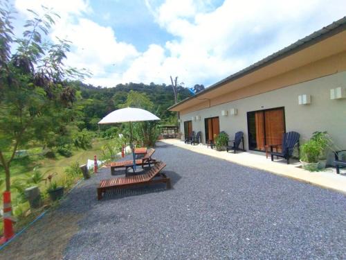 Thep Kasattri House | Pakrongcheep Farmstay