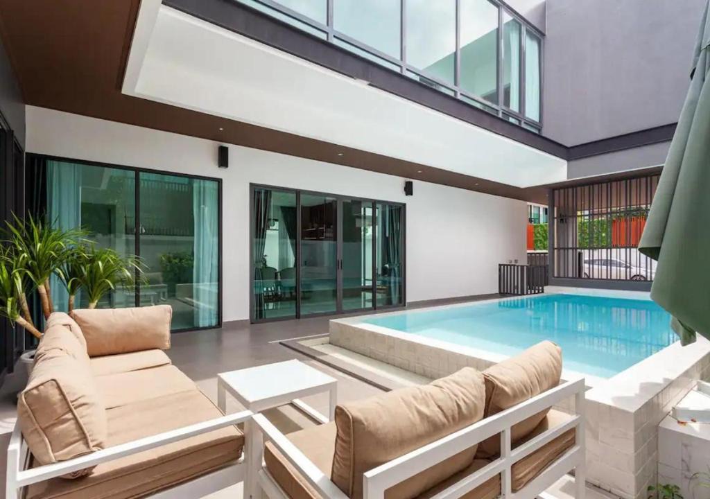 Nong Prue Villa | Paradise Private Pool Villa Pattaya - 4 Ensuite Bedrooms