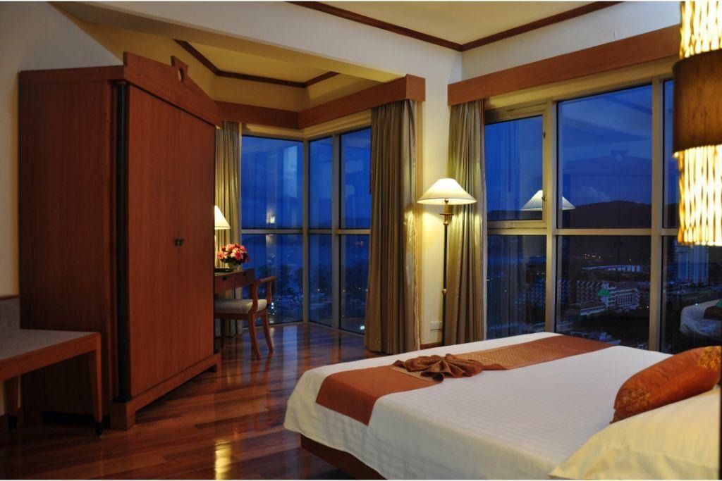 Patong Hotel | Partial Seaview, Paradise Suite Room #16