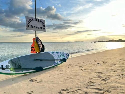 Ban Chang Hotel | Phala Shore Resort
