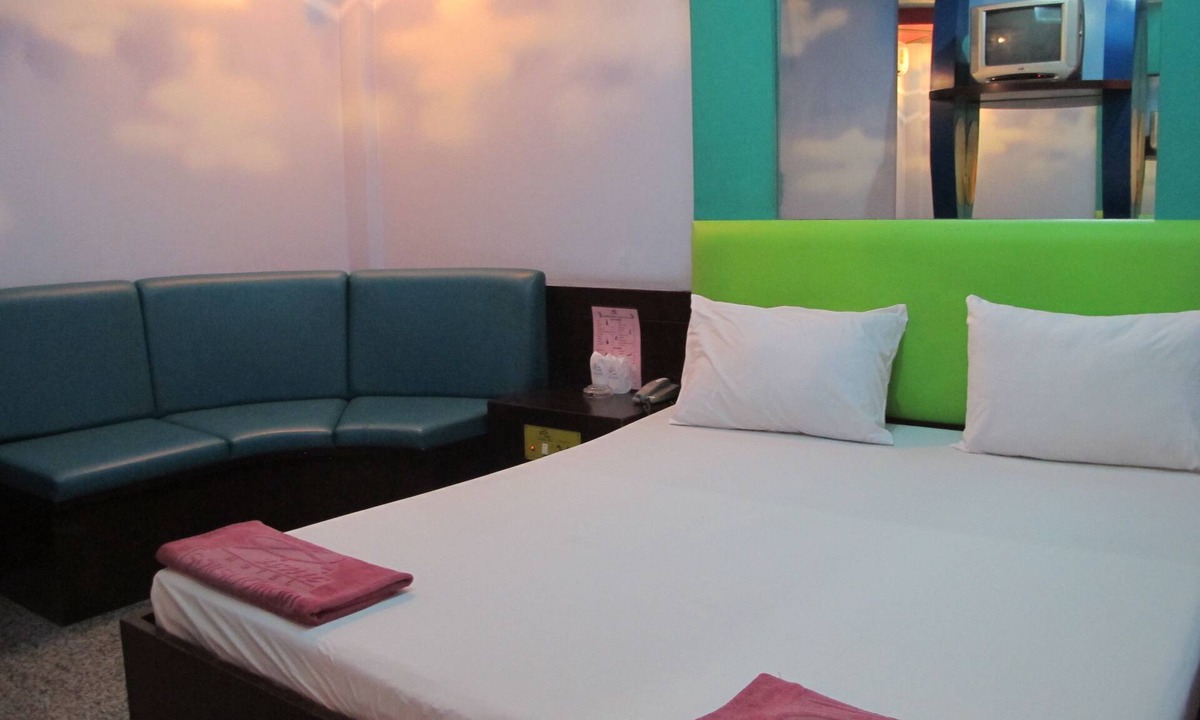 Tha Thaewawong Hotel | Picnic Sriracha Hotel