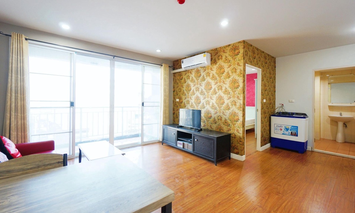 Si Racha Condo | Pleasant condo with AC in Tambon Si Racha