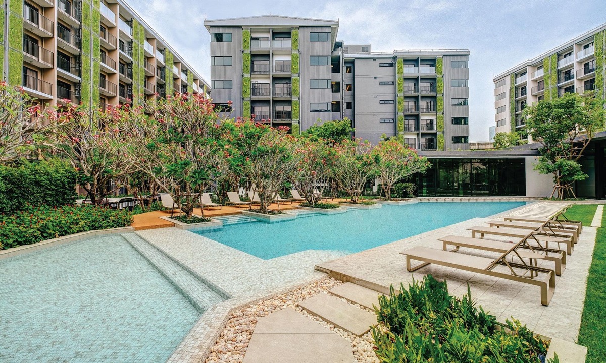 Sathorn Apartment | Pool! For Sightseeing, Playing & Food.