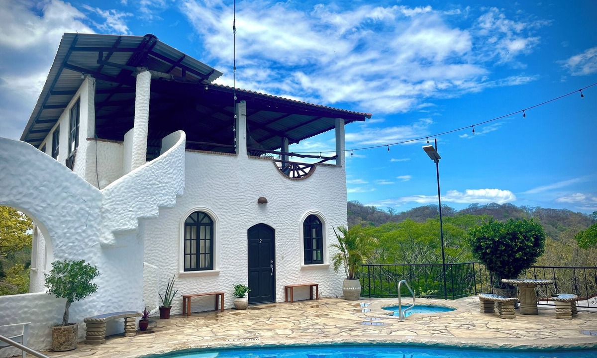 Playa Marsella Cabin | Poolside Cabana by the Beach at Villa ViYarte
