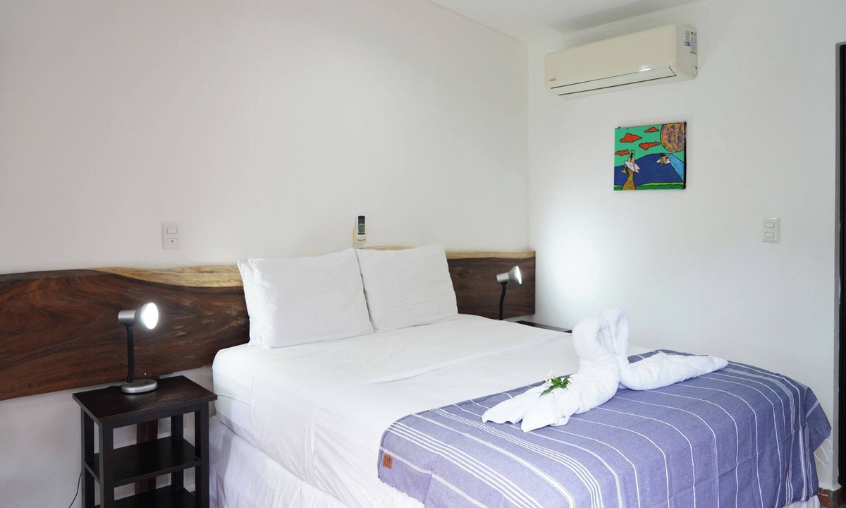 Playa Gigante Hotel | Poolside Queen Bed Room