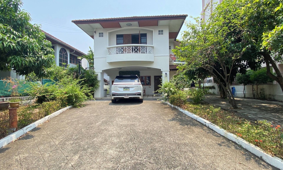Nimman House | Poon house @ Nimman Walk to Cafés, Bars & MAYA