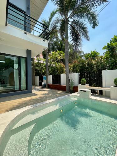 Kamphaeng Phet Apartment | Private pool villa