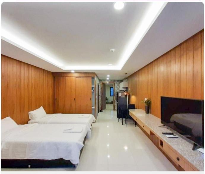 Wat Ket Apartment | Private wooden style studio room in city area