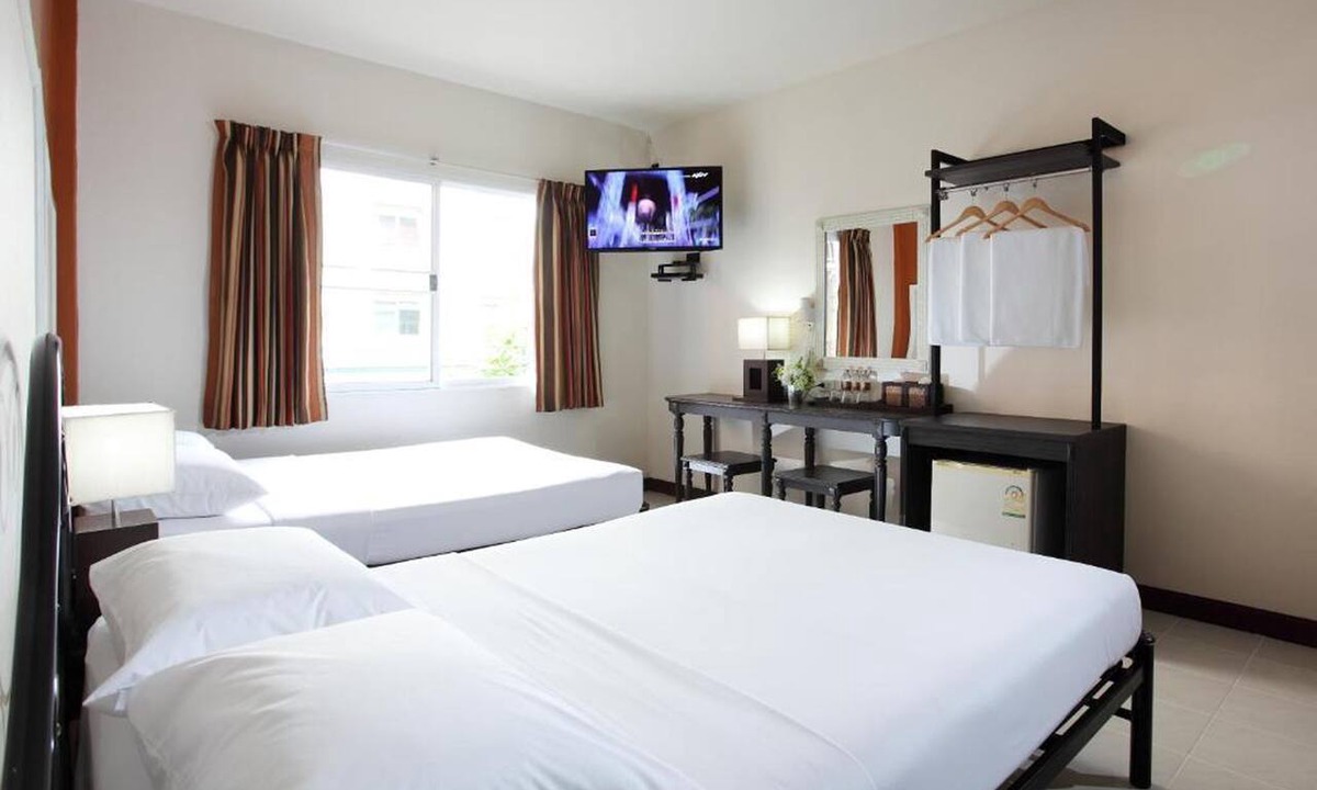 Chana Songkhram Hotel | Rambuttri Village Inn & Plaza