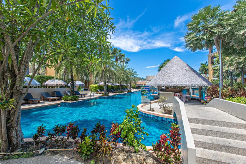 Rawai Resort | Rawai Palm Beach Resort - SHA Extra Plus